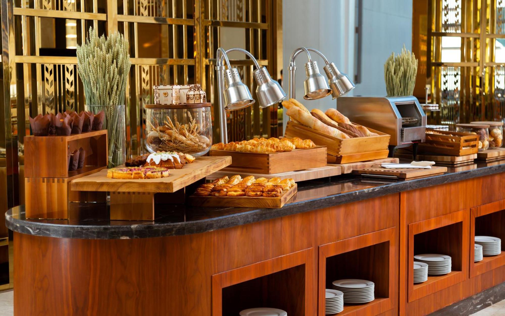 Hotel Hilton Astana Zewnętrze zdjęcie A buffet at a hotel